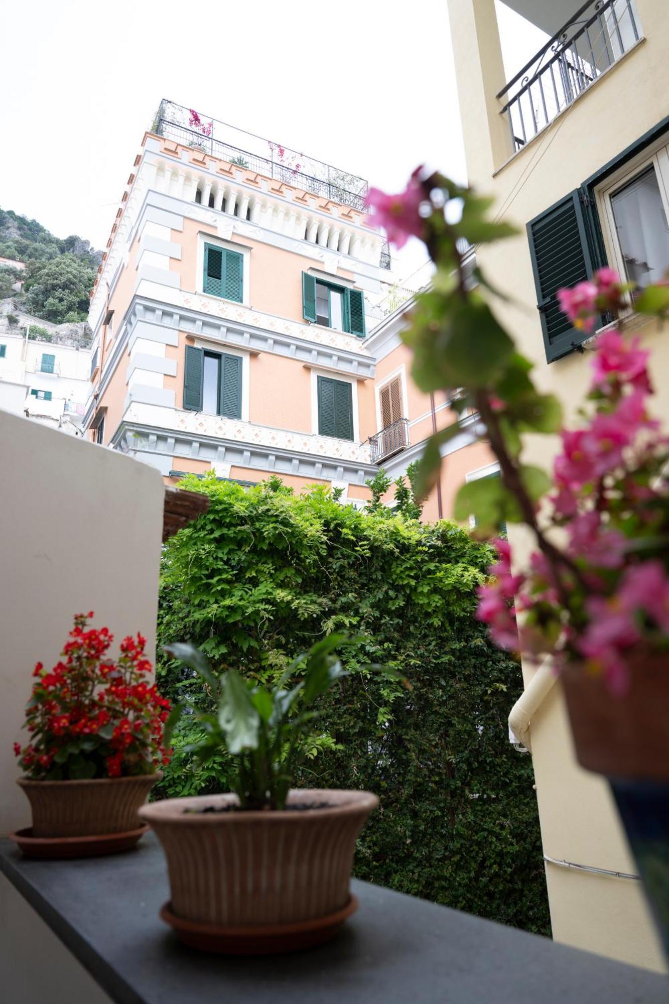 Hotel Antica Repubblica In Amalfi Center At 100Mt From The Sea Exterior photo